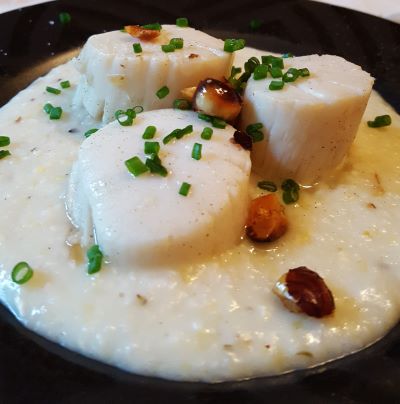 Sancerre-Poached Scallops with Parmesan Grits-1